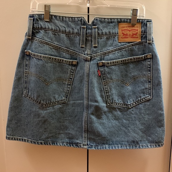 Levi’s Like New EUC Button Front Denim Mini Skirt - Picture 2 of 15
